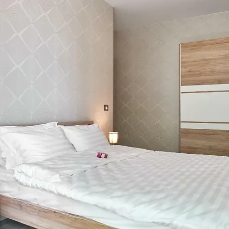 Red In N Pool דירה *