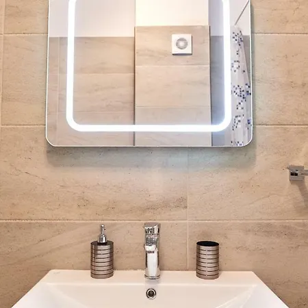 Red In N Pool Năvodari